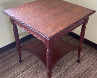 AKC061 - Unique Vintage Victorian-Style Parlor/Side Table Tiger Oak (?) w/Claw-and-Ball Feet