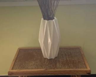 AKC058 - Vintage Bamboo/Rattan End Table & Geometric Ceramic Vase Decor