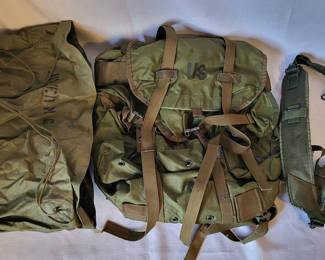 Lot 75: Vintage Military USMC Rucksack & Duffle bag