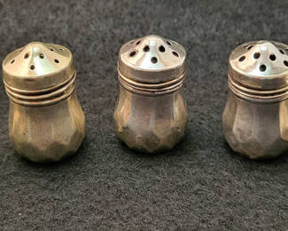 Lot 67: Antique 5 Sterling Silver Salt/Pepper Shakers