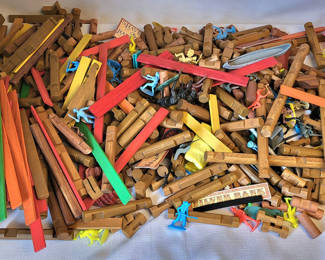 Lot 76: Vintage Lincoln Logs Lot
