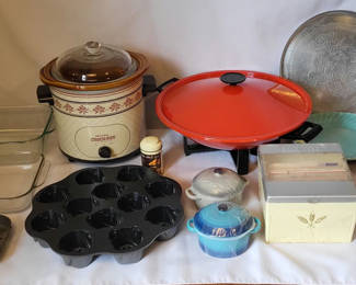 Lot 23: Large Lot Of Kitchen Items