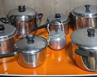 WWS048 - Collection Of Pots