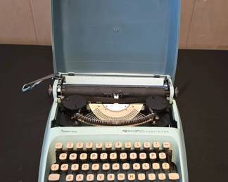 WWS041 - Vintage Remington Typewriter 
