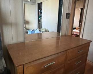 WWS060-Vintage Solid Wood Dresser & Mirror 