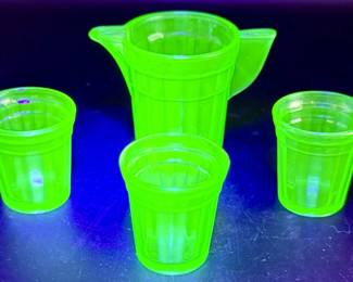 Akro Agate Uranium Child's Pitcher & Glasses