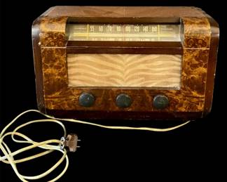 1940s RCA Victor 66X3 Tube Radio
