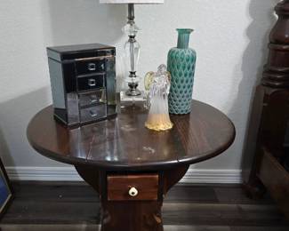 Vintage drop leaf side table 
