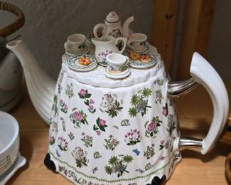 collectible tea kettle 