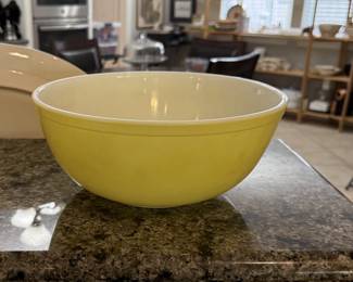 Pyrex - yellow primary bowl