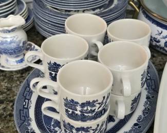 Dish set in blue & white design