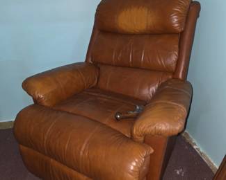 Reclining leather chair 