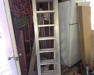 Aluminum ladder