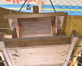 Bird feeder