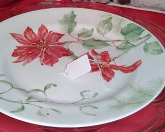 Lenox Winter Garden Poinsettia 11 1/4-inch serving plate
