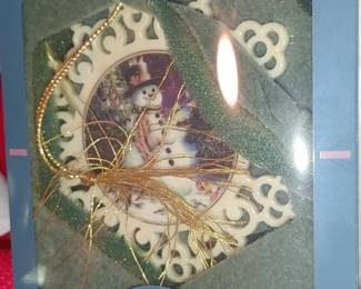 LENOX SNOWMAN FLAT PIERCED SNOWFLAKE Flat Style Ornament with Birds - NEW/old stock in BOX