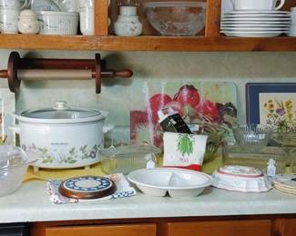 Crock pots & more! Kitchen packed