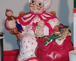 vintage Atlantic Mold co. 1972 ceramic winking Mrs. Claus 14.5 "
