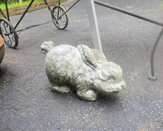 Antique big concrete rabbit bunny garden statue