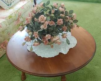 Ethan Allen round coffee table nutmeg maple