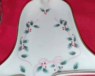 Mikasa Ribbon Holly Bell shaped dish with gold trim