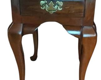 Crescent Furniture Solid cherry round accent table coffee Cabriol legs