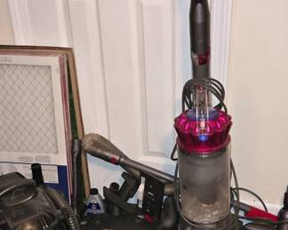 Dyson Vacumn- Bissell Cleaner
