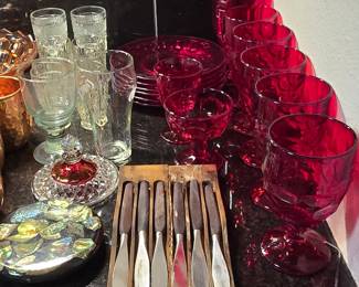 Knife Set - Red Glasses