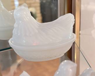 small milk, glass Hen on nest
