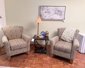 pair Flexsteel club chairs 180. each