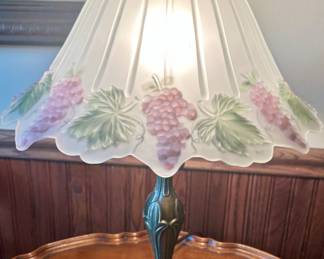 Vntg 15”w x22” h frosted glass, grape bunch shade with brass base table lamp 15” x 22” $95