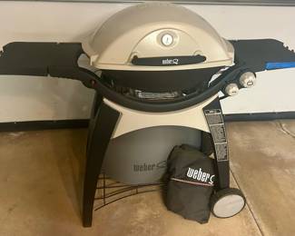 Weber Q 2 Burner Gas Grill w/ drop down sides & tank $200