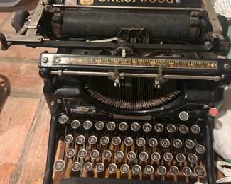 Underwood antique black typewriter $60
