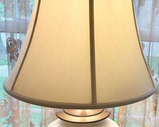 31.5” porcelain pink, white, green floral base Vntg lamp $60