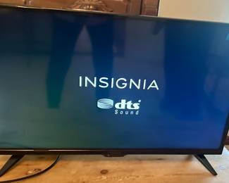 32” insignia flat screen TV $39