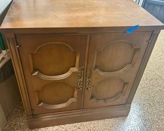 Vintage 60’s cupboard chest $25