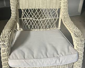 Off white Vntg Rattan Rocking Chair w/ seat cushion $85 seat 19” from floor