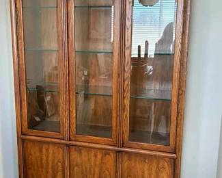 BE273Henredon China Display Cabinet 