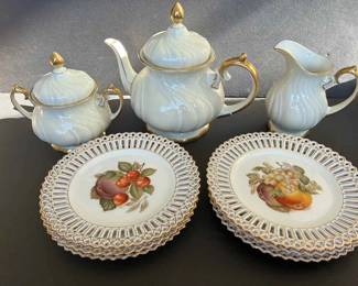 BE245Vintage Gold Rimmed Tea Set  Plates