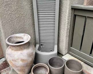 BE348Water Fountain And Pots