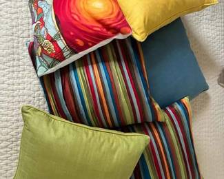 BE109Decorative Pillows