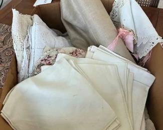 BE267Mystery Lot Of Vintage Linens