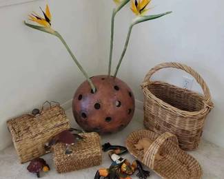 BE156Frog Figurines And More 