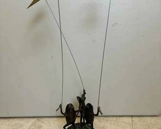 BE263Frogs  Kites Sculpture