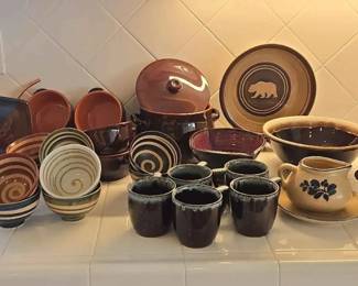 BE169Beautiful Pottery Cookware, Bowls And Mugs