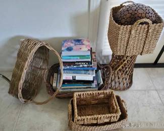 BE159Books And Baskets