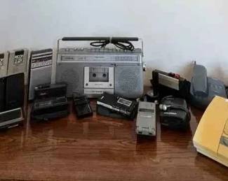 BE168Vintage Electronics, Recorders, Radios And Phones