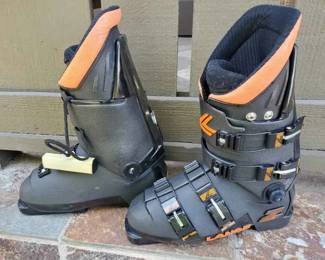 BE219Lange Ski Boots
