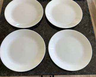 Set of 4 white Corelle dinner plates $5