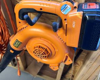 Black & Decker 40v rechargeable leaf blower $20